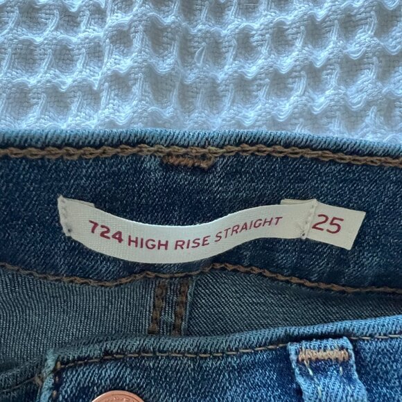 NWOT Levi's 724 High Rise Straight Jeans - Picture 5 of 7